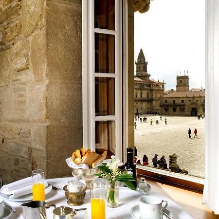 Parador De Santiago - Hostal Reis Catolicos Santiago de Compostela Exterior foto View of the Plaza Mayor from the hotel