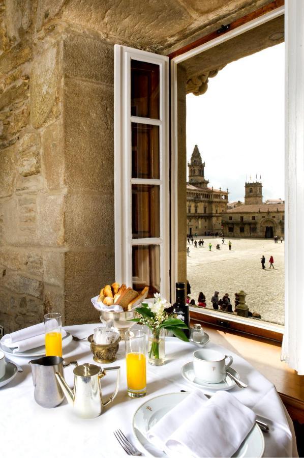 Parador De Santiago - Hostal Reis Catolicos Santiago de Compostela Exterior foto View of the Plaza Mayor from the hotel